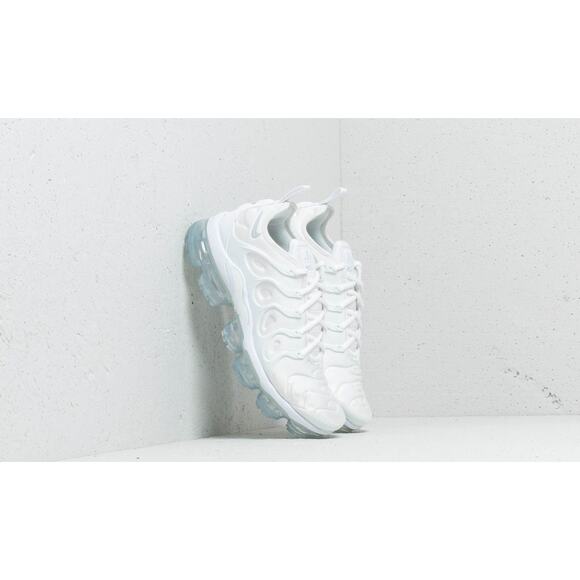 NEW w/ Defect Nike Men's Fitness Sneakers White/Pure Platinum Size 10